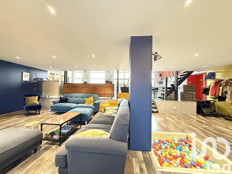 Maison - 300 m² - 8 pièces