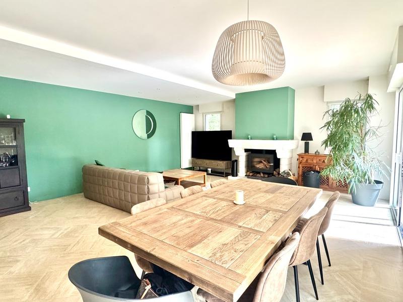 Maison - 201 m² - 9 pièces