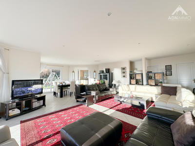 Maison - 205 m² - 6 pièces