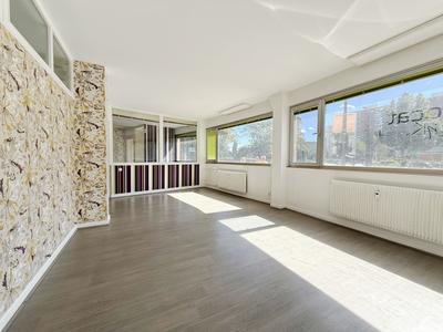 Local d'activités - 129 m² - 5 pièces