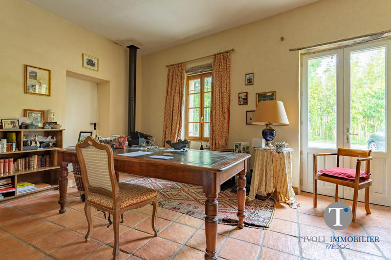 Maison - 530 m² - 10 pièces