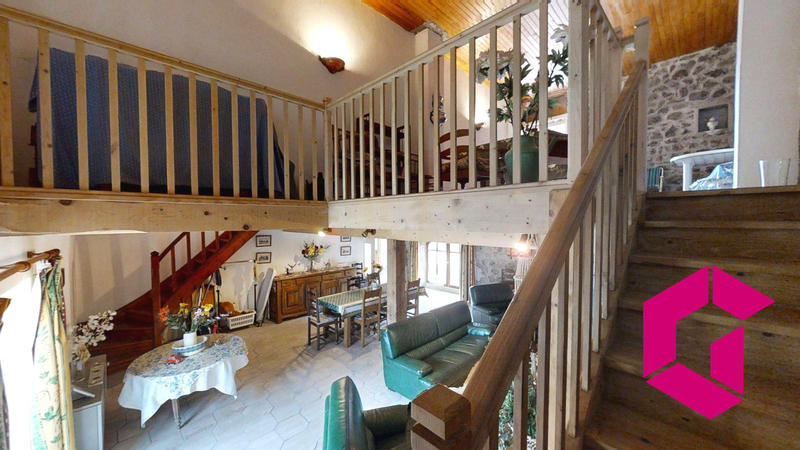 Maison - 180 m² - 7 pièces