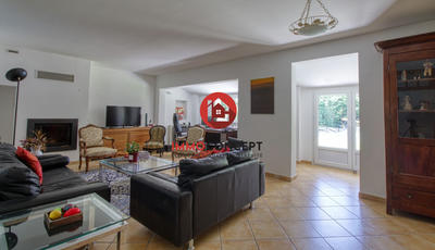 Villa - 250 m² - 8 pièces