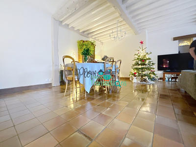 Maison - 236 m² - 7 pièces