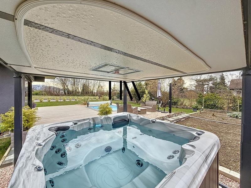 Maison - 437 m² - 14 pièces