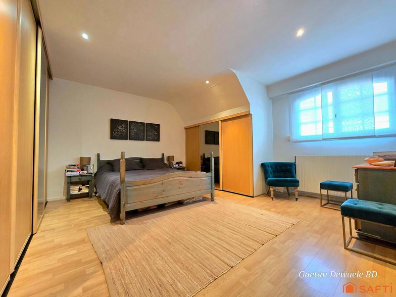 Maison - 243 m² - 10 pièces