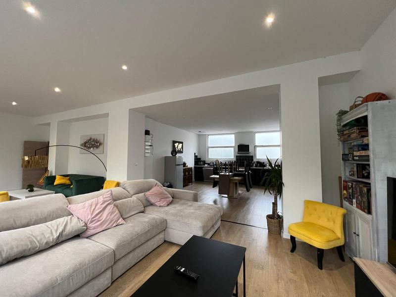 Loft - 173 m² - 8 pièces