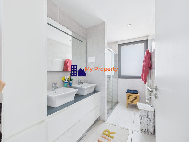 Maison - 121 m² - 6 pièces