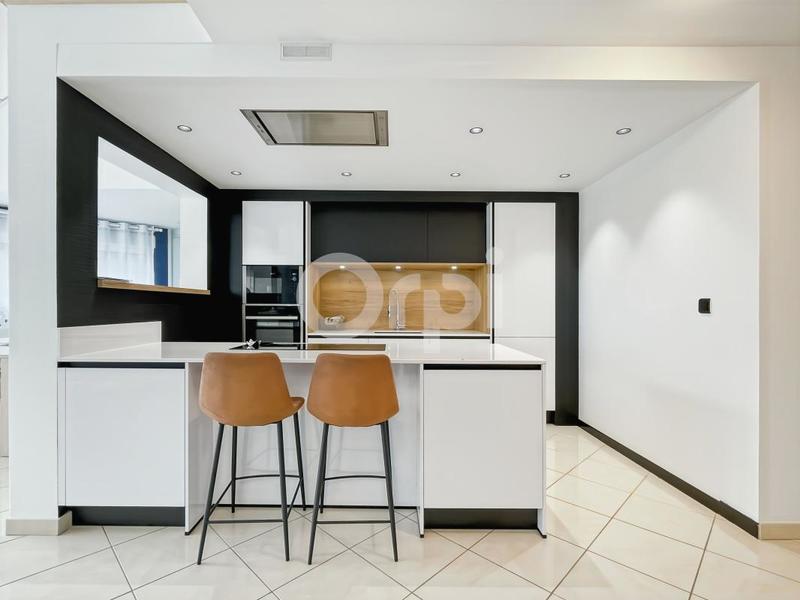 Maison - 260 m² - 9 pièces