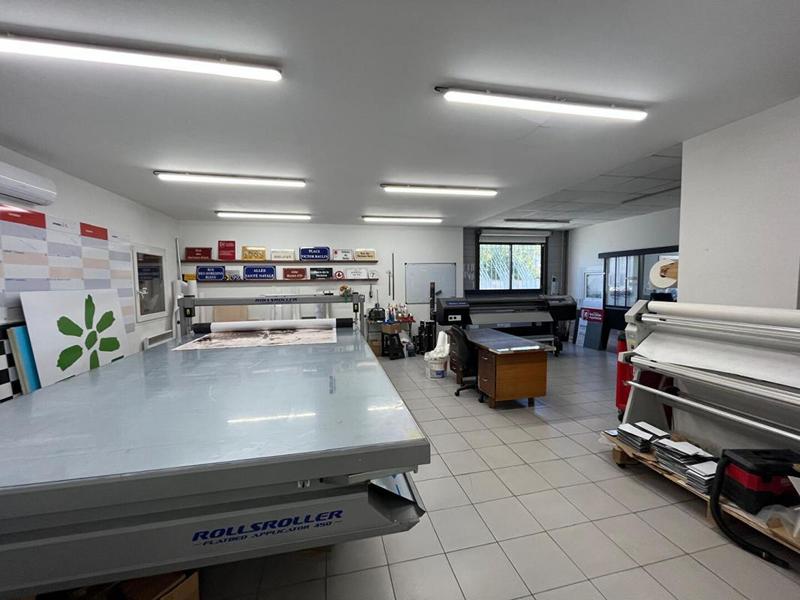 Entrepôt - 1 000 m²