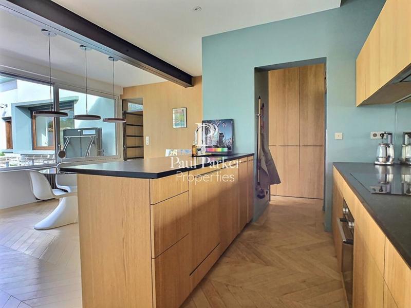 Maison - 230 m² - 6 pièces