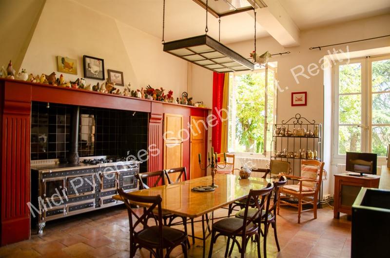 Maison - 580 m² - 16 pièces