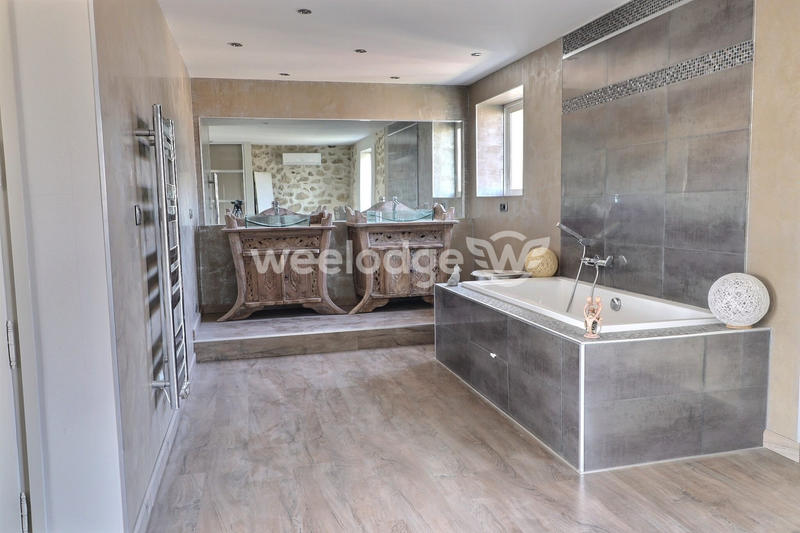 Maison - 200 m² - 5 pièces