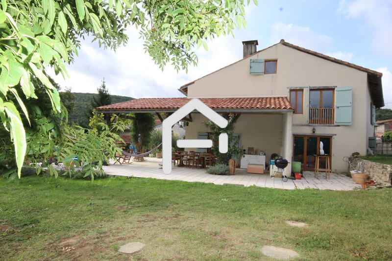 Corps de ferme - 300 m² - 8 pièces