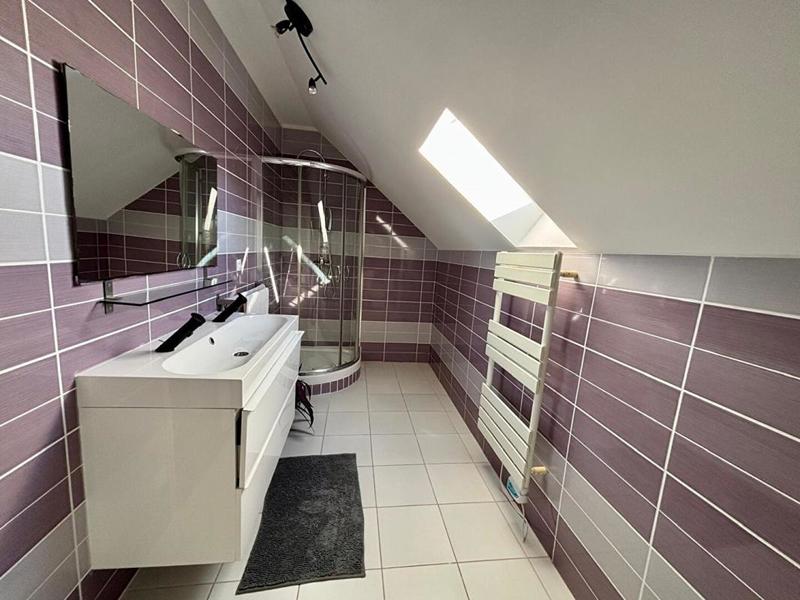 Maison - 230 m² - 8 pièces