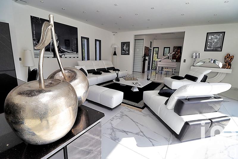 Maison - 210 m² - 4 pièces