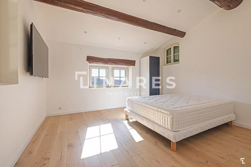 Villa - 300 m² - 9 pièces