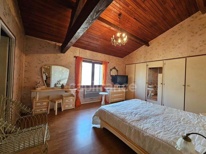 Maison - 214 m² - 7 pièces