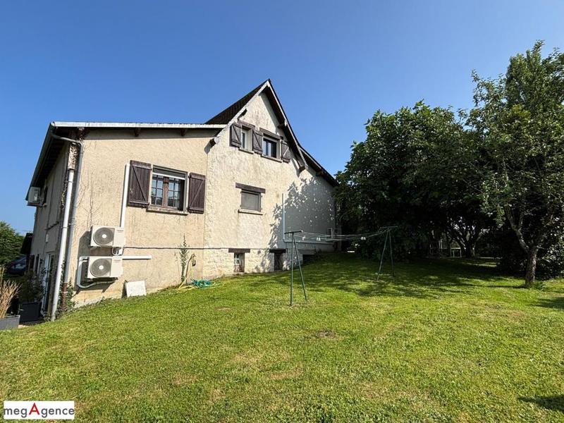 Maison traditionnelle - 168 m² - 8 pièces