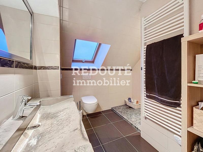 Maison - 236 m² - 8 pièces