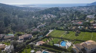 Maison - 435 m² - 8 pièces