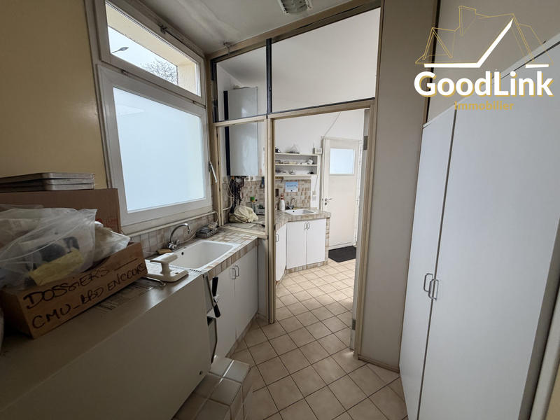 Local d'activités - 142 m²