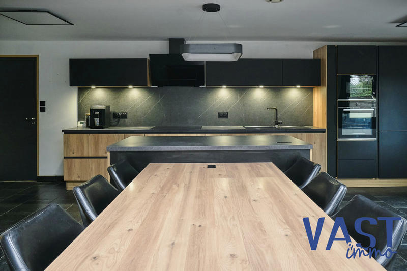 Maison traditionnelle - 160 m² - 7 pièces