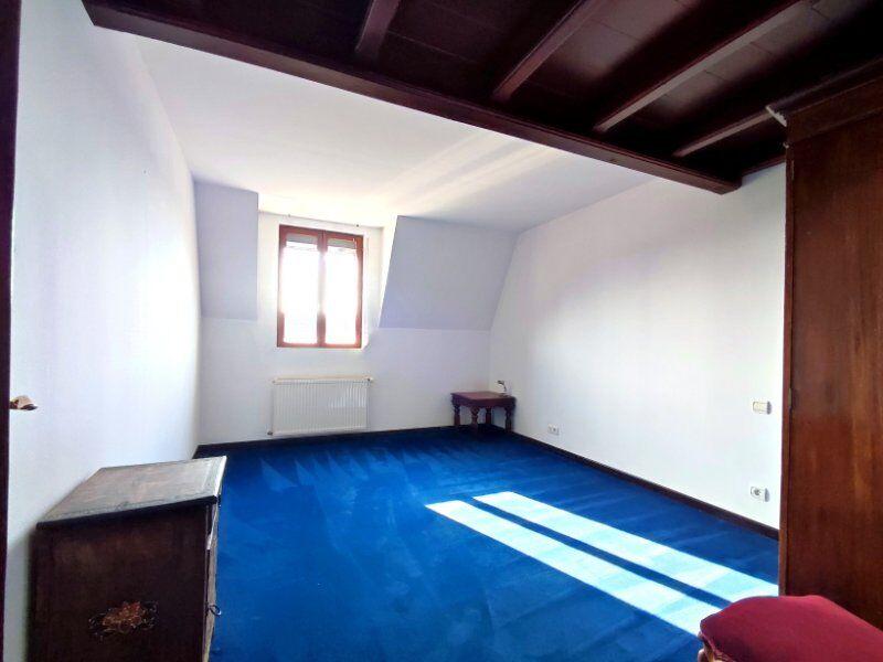 Maison - 215 m² - 7 pièces