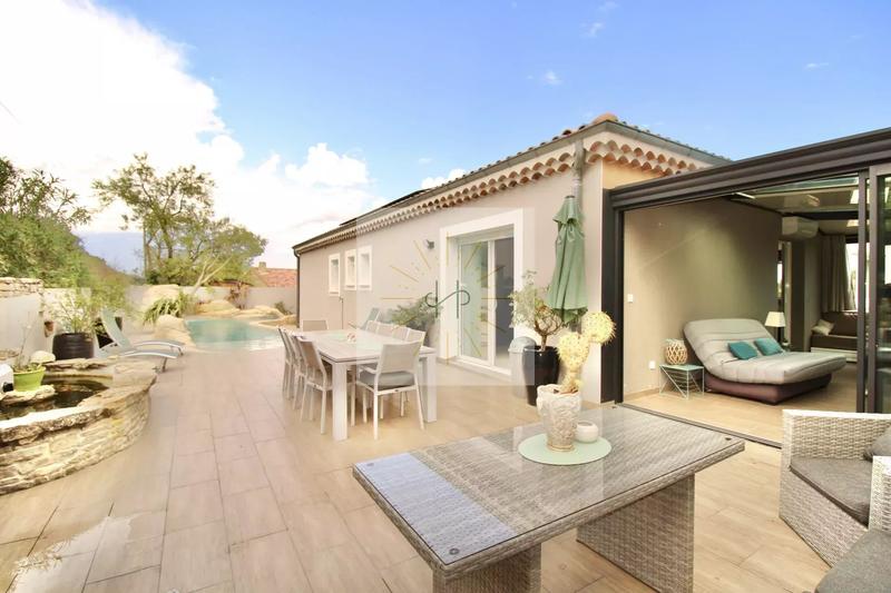 Maison - 228 m² - 9 pièces