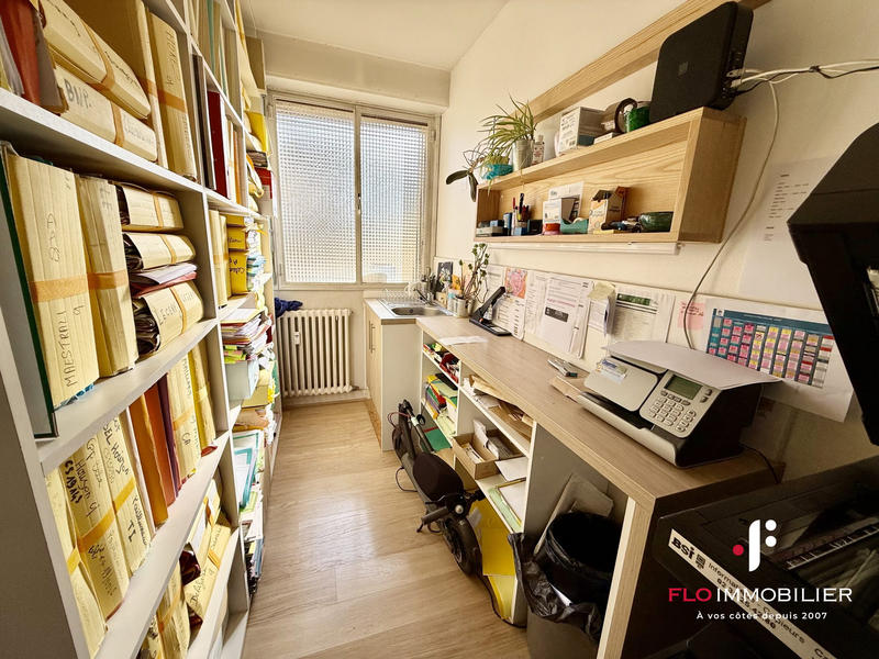 Bureau - 90 m² - 6 pièces