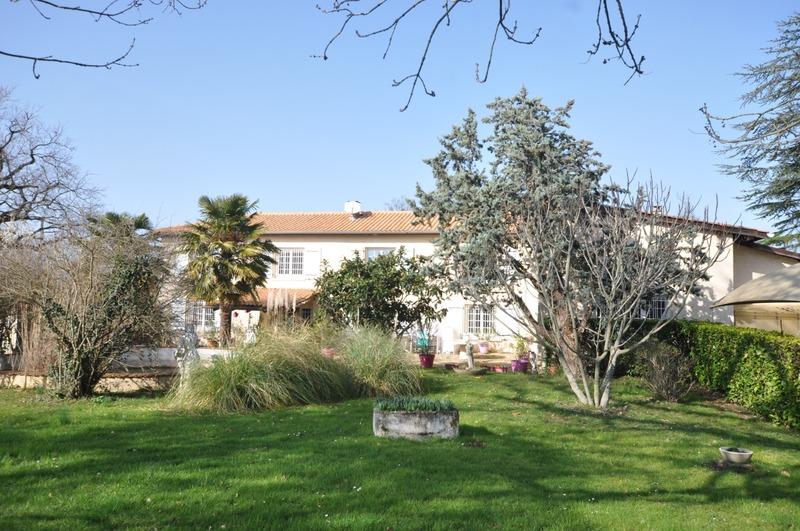 Maison - 280 m² - 9 pièces