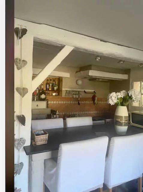 Maison - 240 m² - 7 pièces