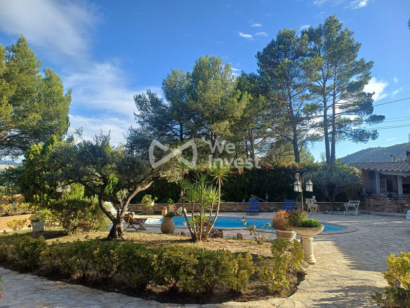 Maison - 230 m² - 7 pièces