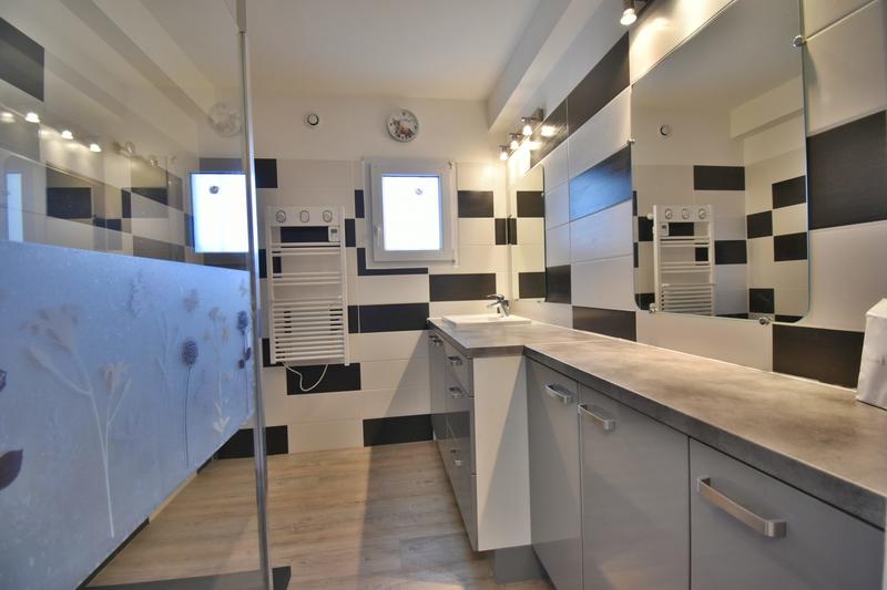 Maison contemporaine - 171 m² - 8 pièces