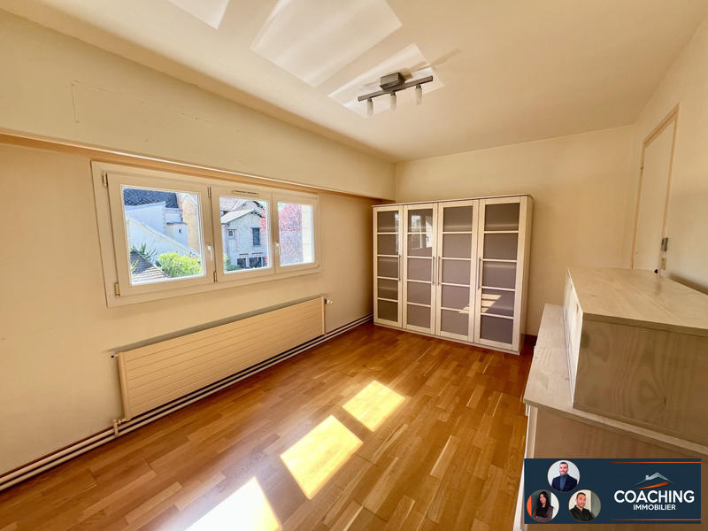 Maison - 210 m² - 10 pièces