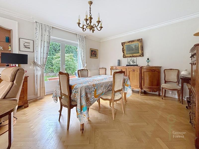 Maison - 242 m² - 7 pièces