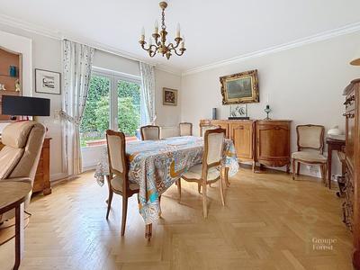 Maison - 242 m² - 7 pièces