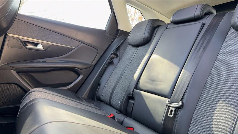 Peugeot 3008 II 1.2 PureTech 130 Allure Business