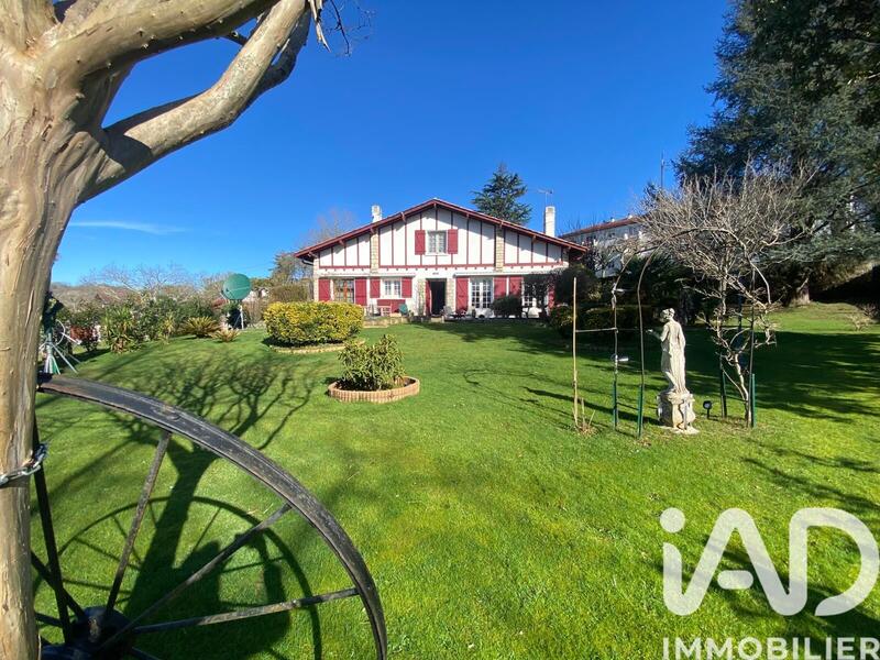 Maison - 158 m² - 8 pièces