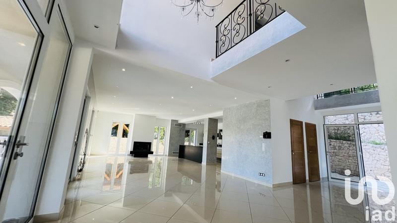 Maison - 252 m² - 7 pièces