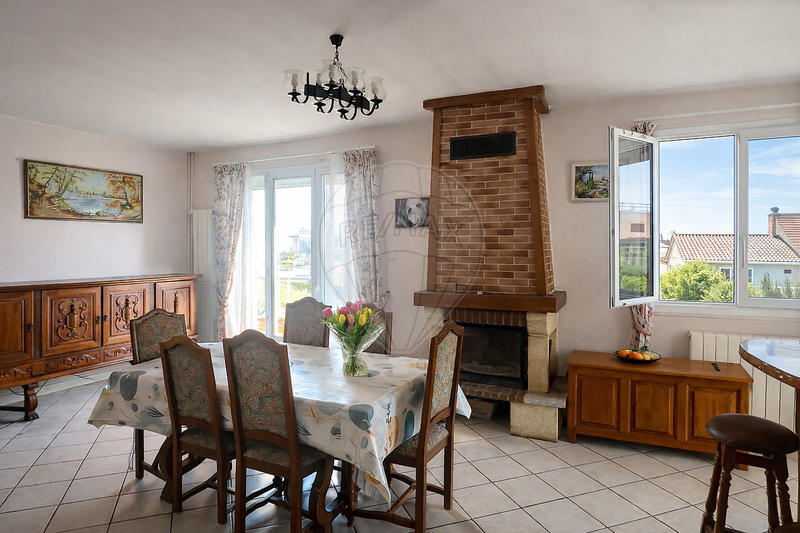 Maison - 185 m² - 10 pièces