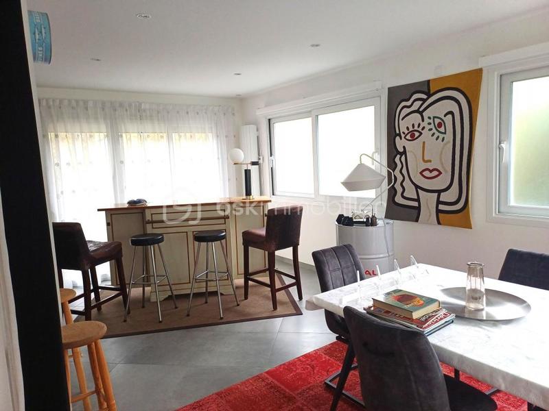 Maison - 243 m² - 8 pièces