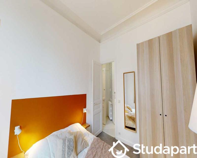 Chambre - 77 m² - 1 pièce