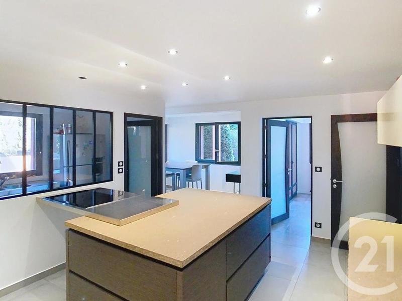 Maison d'architecte - 243 m² - 9 pièces