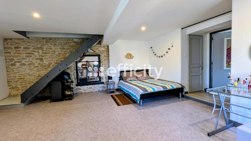 Maison - 413 m² - 8 pièces