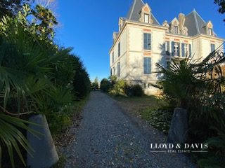 Château - 520 m² - 15 pièces