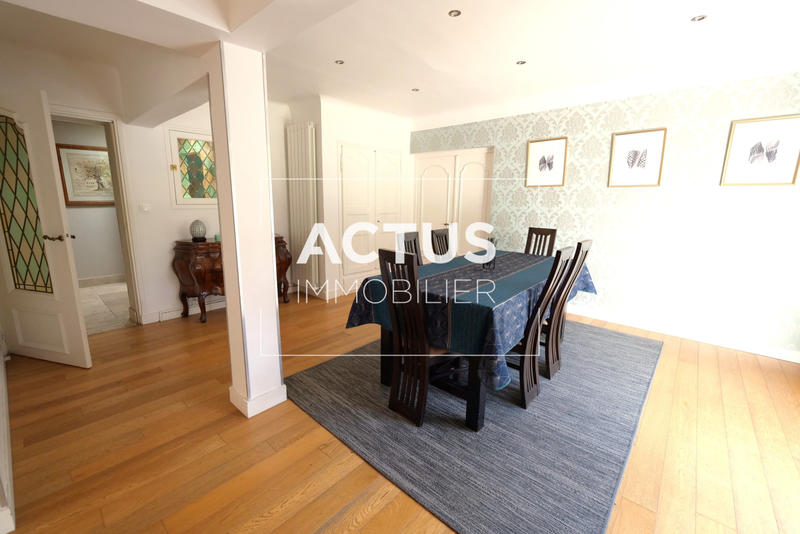 Maison - 214 m² - 6 pièces