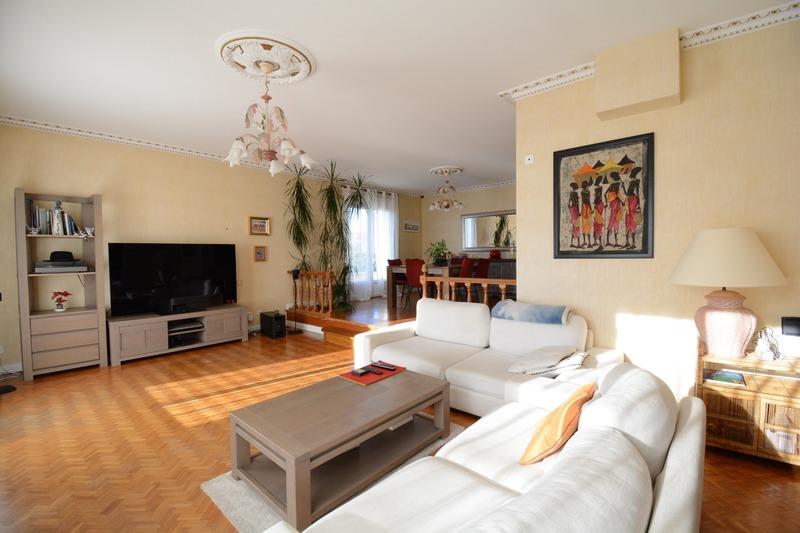 Maison - 229 m² - 8 pièces