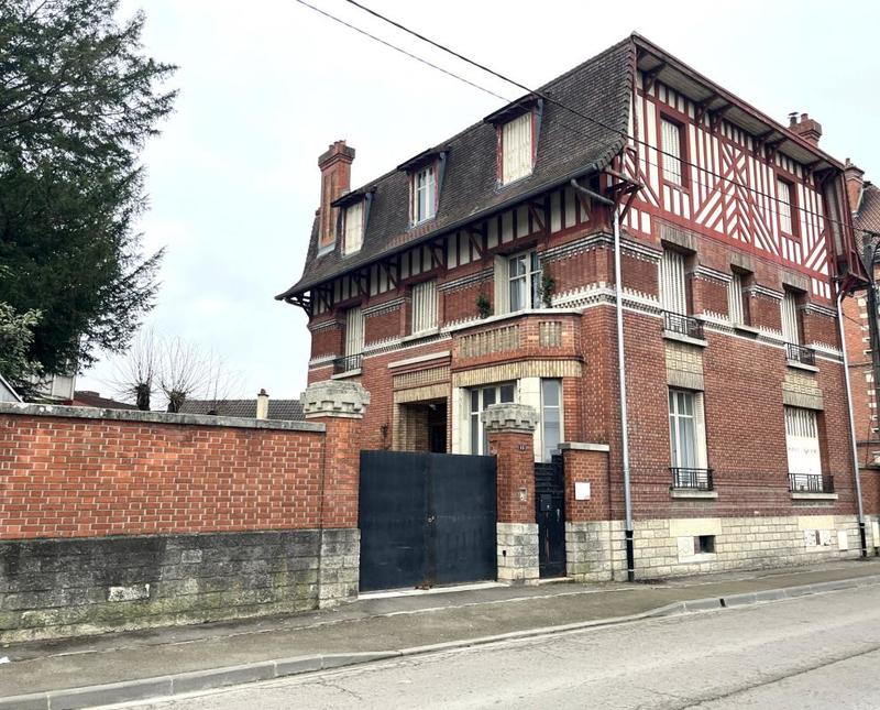 Maison bourgeoise - 300 m² - 12 pièces