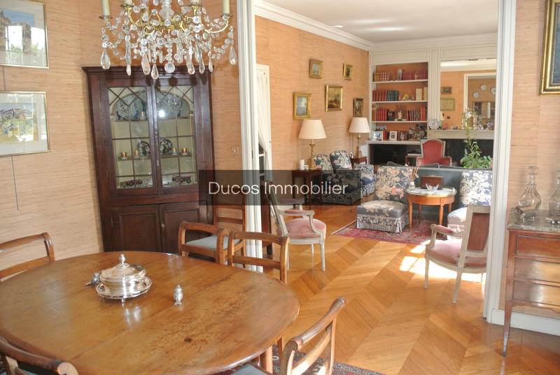 Maison - 221 m² - 8 pièces